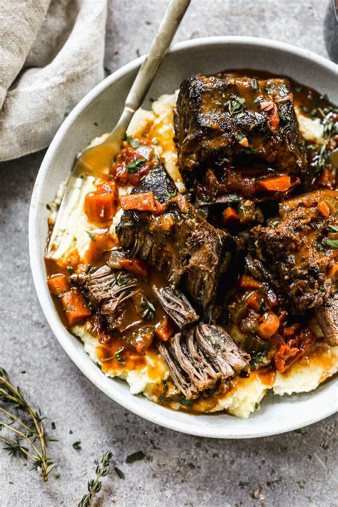 How does Braised Short Ribs wth sauce fit into your Daily Goals - calories, carbs, nutrition