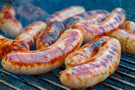 How does Bratwurst fit into your Daily Goals - calories, carbs, nutrition