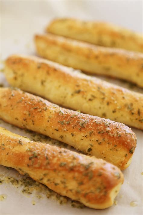 How does Breadsticks, House Baked fit into your Daily Goals - calories, carbs, nutrition