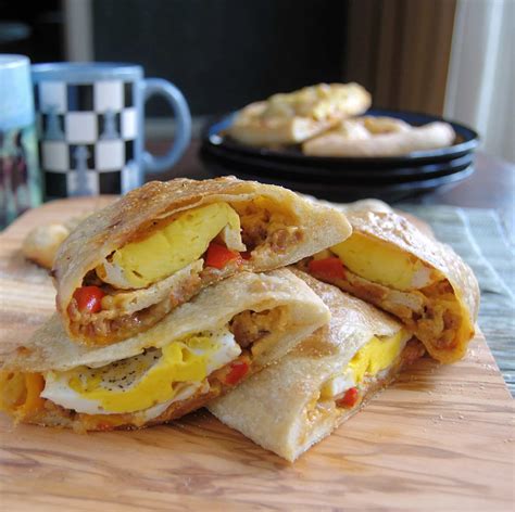 How does Breakfast Calzone fit into your Daily Goals - calories, carbs, nutrition