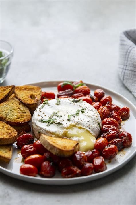 How does Brie, Tomato & Basil Baguette fit into your Daily Goals - calories, carbs, nutrition