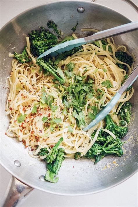 How does Broccoli Mushroom Linguini fit into your Daily Goals - calories, carbs, nutrition