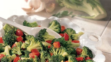 How does Broccoli and Red Pepper Toss fit into your Daily Goals - calories, carbs, nutrition