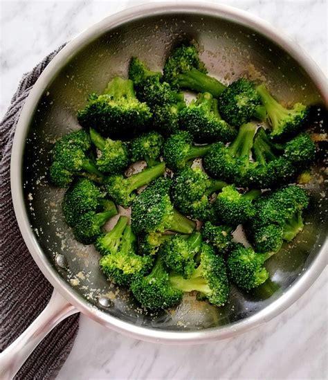 How does Broccoli w/Garlic Butter&Cashew fit into your Daily Goals - calories, carbs, nutrition