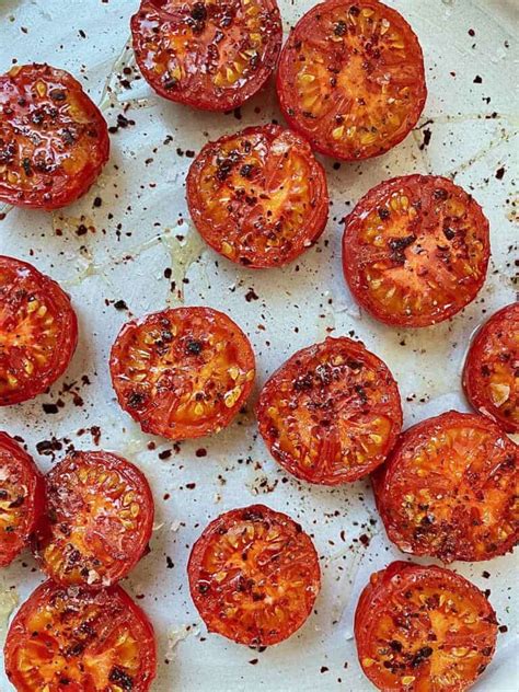 How does Broiled Tomato fit into your Daily Goals - calories, carbs, nutrition