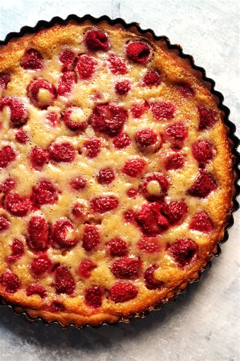 How does Brown Butter Raspberry Tart fit into your Daily Goals - calories, carbs, nutrition