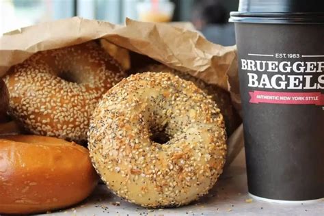 How does Bruegger's Bagel, Honey Grain fit into your Daily Goals - calories, carbs, nutrition