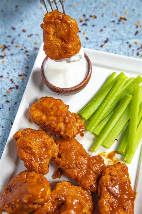 How does Buffalo Boneless Wings fit into your Daily Goals - calories, carbs, nutrition