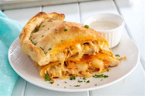How does Buffalo Chicken Calzone fit into your Daily Goals - calories, carbs, nutrition