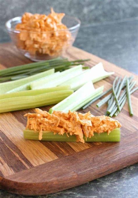 How does Buffalo Chicken Cheddar Mini Sub withCelery Sticks fit into your Daily Goals - calories, carbs, nutrition