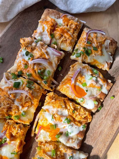 How does Buffalo Chicken Flatbread Pizza fit into your Daily Goals - calories, carbs, nutrition