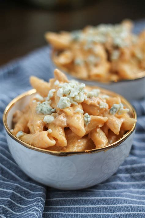 How does Buffalo Chicken Mac N' Cheese Cups fit into your Daily Goals - calories, carbs, nutrition