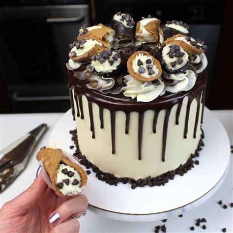 How does CHE 18 Cake Cannoli (107646.0) fit into your Daily Goals - calories, carbs, nutrition