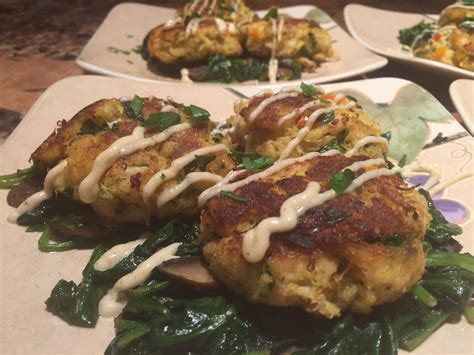 How does Cajun Crabcakes with Spinach & Aioli fit into your Daily Goals - calories, carbs, nutrition