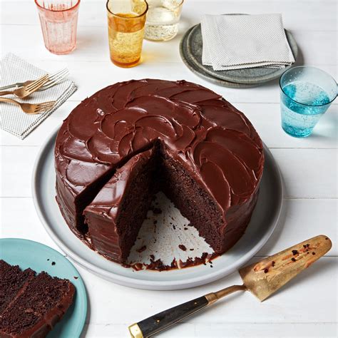 How does Cake Double Chocolate Layer Cut 14 fit into your Daily Goals - calories, carbs, nutrition