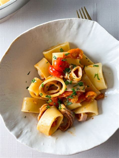 How does Calamarata Pasta fit into your Daily Goals - calories, carbs, nutrition