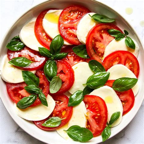 How does Caprese & Tuscan White Bean Salad fit into your Daily Goals - calories, carbs, nutrition