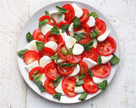 How does Caprese Salad fit into your Daily Goals - calories, carbs, nutrition