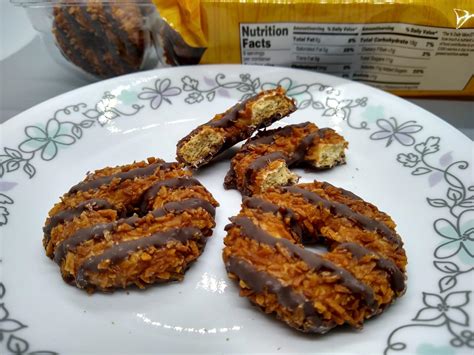 How does Caramel Coconut and Fudge Cookies fit into your Daily Goals - calories, carbs, nutrition