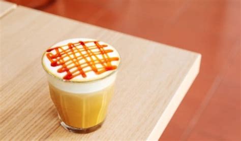 How does Caramel Macchiato - Short - 2% Milk fit into your Daily Goals - calories, carbs, nutrition