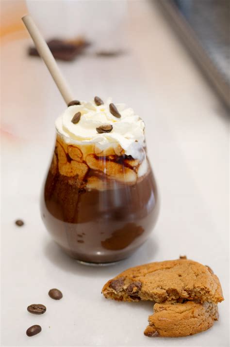 How does Caramel Mochaccino fit into your Daily Goals - calories, carbs, nutrition