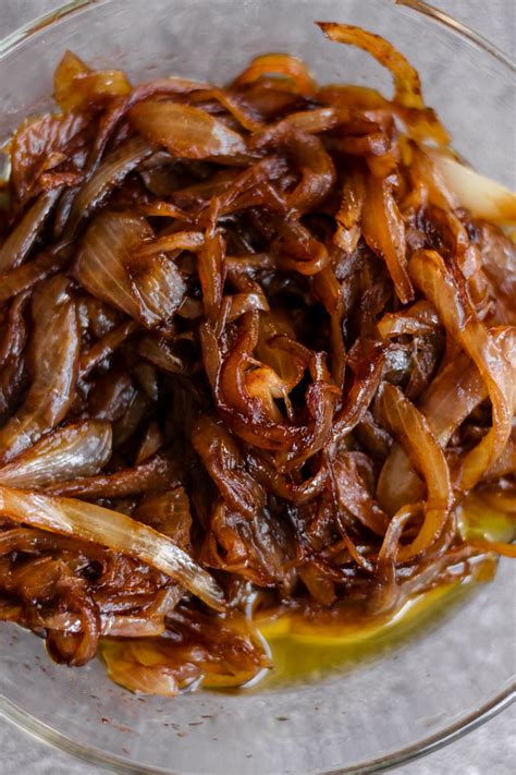 How does Caramelized Balsamic Red Onion fit into your Daily Goals - calories, carbs, nutrition