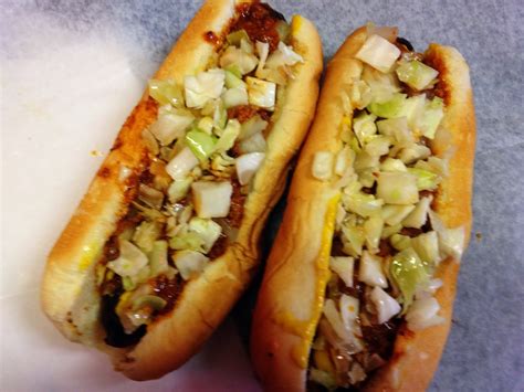 How does Carolina Hot Dog fit into your Daily Goals - calories, carbs, nutrition