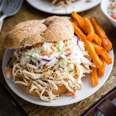 How does Carolina Style BBQ Chicken Sandwich fit into your Daily Goals - calories, carbs, nutrition