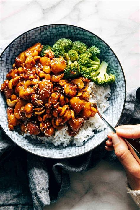 How does Cashew Chicken with Broccoli and Rice in a Bowl fit into your Daily Goals - calories, carbs, nutrition