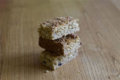 How does Cashew Raisin Rice Krispie Treat fit into your Daily Goals - calories, carbs, nutrition