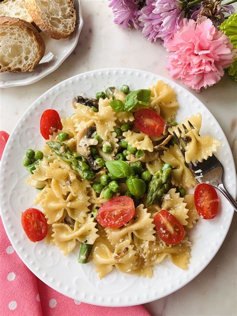 How does Casserette Farfalle Alfredo fit into your Daily Goals - calories, carbs, nutrition