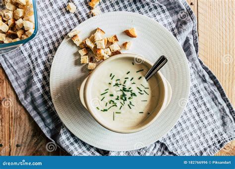 How does Cauliflower and Chive Soup fit into your Daily Goals - calories, carbs, nutrition