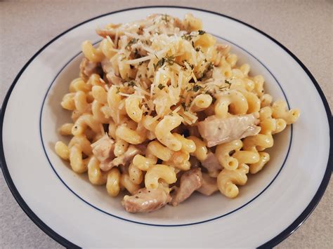 How does Cellentani with Chicken & Chorizo fit into your Daily Goals - calories, carbs, nutrition