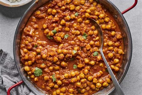 How does Chana Masala Vegcake fit into your Daily Goals - calories, carbs, nutrition