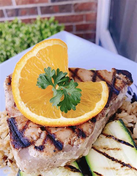 How does Char Grilled Citrus Tuna Sandwich Plate fit into your Daily Goals - calories, carbs, nutrition