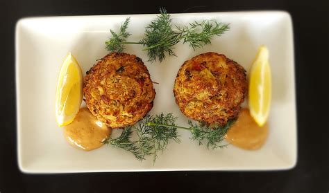 How does Charleston Crab Cakes - 3 oz. fit into your Daily Goals - calories, carbs, nutrition