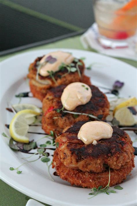 How does Charleston Style Crab Cakes fit into your Daily Goals - calories, carbs, nutrition