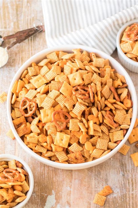 How does Cheddar Chex Mix fit into your Daily Goals - calories, carbs, nutrition