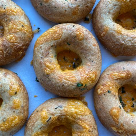 How does Cheddar Herb Bagel fit into your Daily Goals - calories, carbs, nutrition