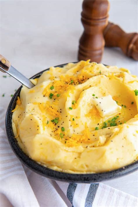 How does Cheddar Mashed Potatoes fit into your Daily Goals - calories, carbs, nutrition