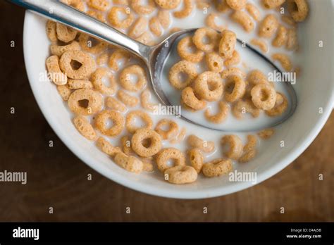How does Cheerios Milk & Cereal Bar fit into your Daily Goals - calories, carbs, nutrition