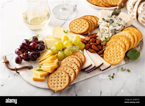 How does Cheese, Crackers and Grapes fit into your Daily Goals - calories, carbs, nutrition