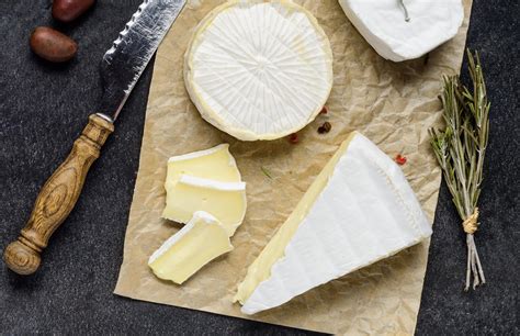 How does Cheese, camembert fit into your Daily Goals - calories, carbs, nutrition