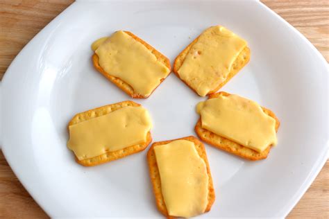 How does Cheese Crackers fit into your Daily Goals - calories, carbs, nutrition