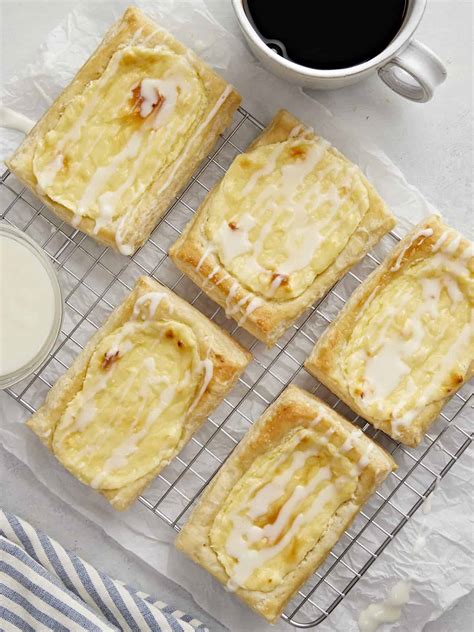 How does Cheese Danish fit into your Daily Goals - calories, carbs, nutrition