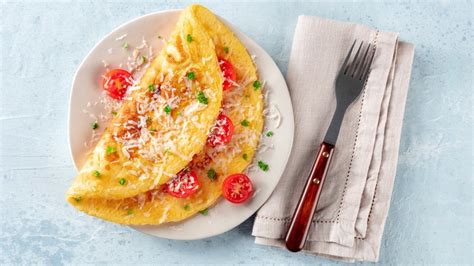 How does Cheese Omelet fit into your Daily Goals - calories, carbs, nutrition