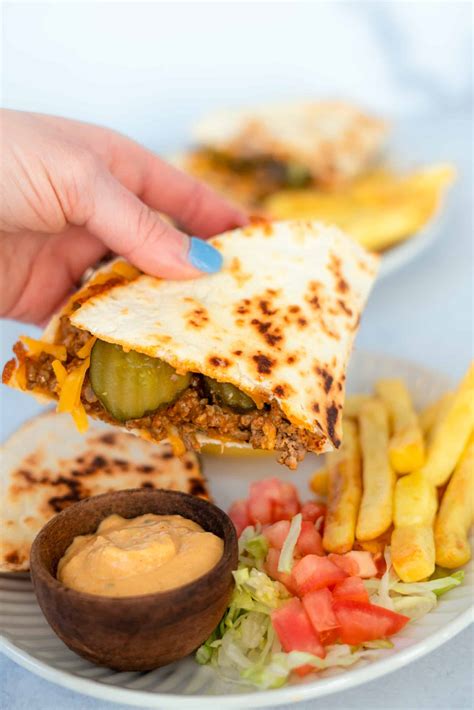 How does Cheeseburger Quesadilla fit into your Daily Goals - calories, carbs, nutrition