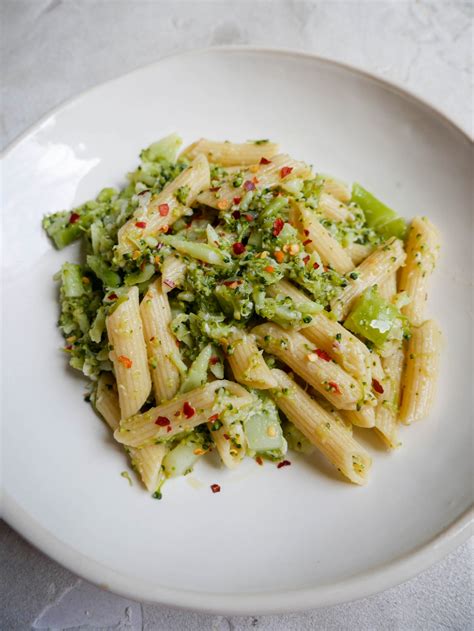 How does Cheesy Broccoli and Pasta fit into your Daily Goals - calories, carbs, nutrition