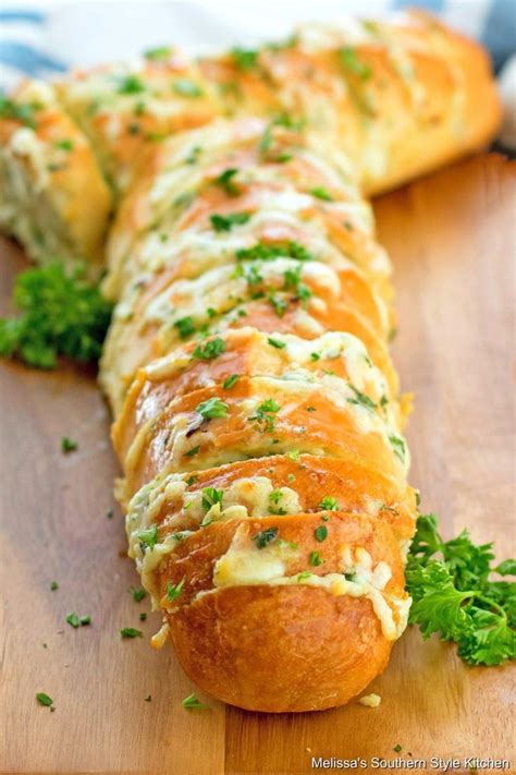 How does Cheesy Garlic Bread fit into your Daily Goals - calories, carbs, nutrition