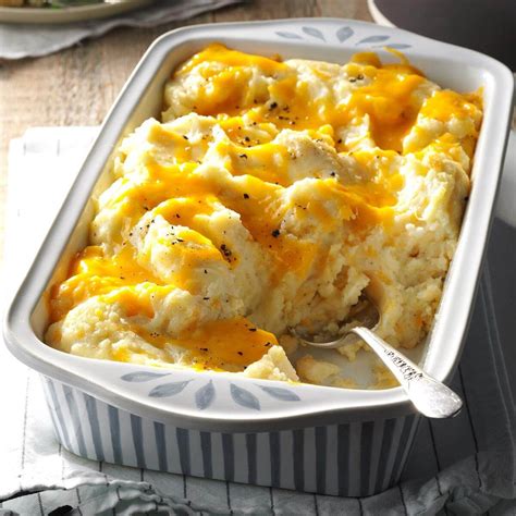 How does Cheesy Mashed Potatoes & Chicken fit into your Daily Goals - calories, carbs, nutrition